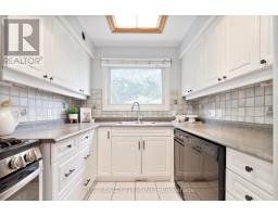 23 TOULON CRESCENT - 9
