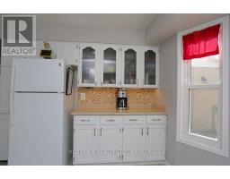 41 LUTON CRESCENT - 14
