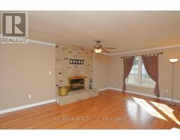 41 LUTON CRESCENT - 16