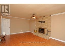 41 LUTON CRESCENT - 17