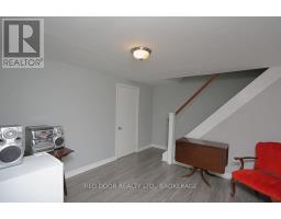41 LUTON CRESCENT - 22