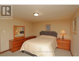 41 LUTON CRESCENT - 28