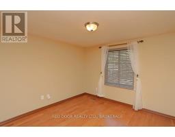 41 LUTON CRESCENT - 30