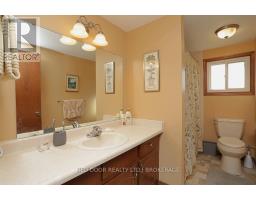 41 LUTON CRESCENT - 33