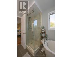 983 COUNTRY CLUB CRESCENT - 26