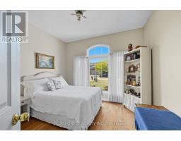 86 CALVERT LANE - 20