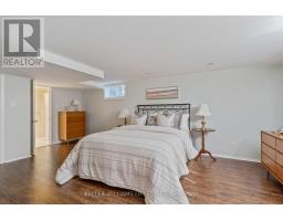 1618 STONEYBROOK CRESCENT - 32
