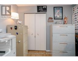 9 COTTONWOOD CRESCENT W - 36