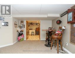 9 COTTONWOOD CRESCENT W - 42