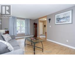 9 COTTONWOOD CRESCENT W - 9