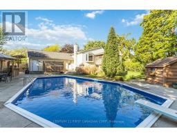 50 FARNHAM CRESCENT - 38