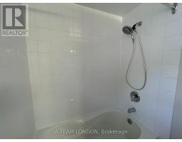 40 - 355 SANDRINGHAM CRESCENT - 12