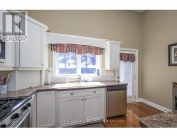 20 BEECHWOOD CIRCLE - 13