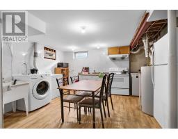 18 JENA CRESCENT - 18