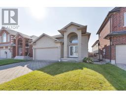 1674 SEYMOUR CRESCENT - 2