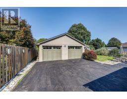 12 MONTEREY CRESCENT - 32