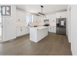 30 SPRUCE CRESCENT N - 14