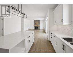30 SPRUCE CRESCENT N - 15