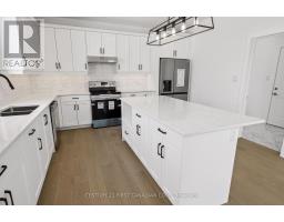 30 SPRUCE CRESCENT N - 17