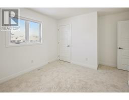 30 SPRUCE CRESCENT N - 19
