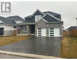 30 SPRUCE CRESCENT N - 2