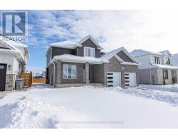 30 SPRUCE CRESCENT N - 3