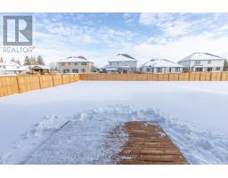 30 SPRUCE CRESCENT N - 35