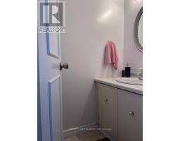 646 WONDERLAND ROAD - 3