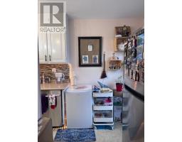 646 WONDERLAND ROAD - 4