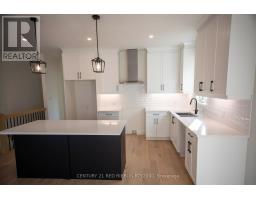 6 - 430 HEAD STREET N - 14