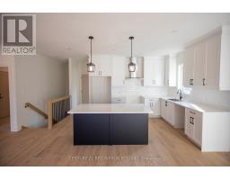 6 - 430 HEAD STREET N - 18
