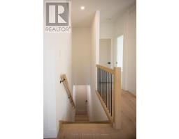 6 - 430 HEAD STREET N - 28