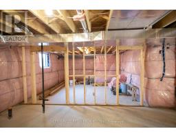 6 - 430 HEAD STREET N - 33