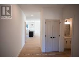 6 - 430 HEAD STREET N - 6