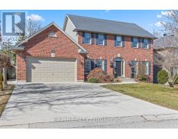 43 STONERIDGE CRESCENT - 1