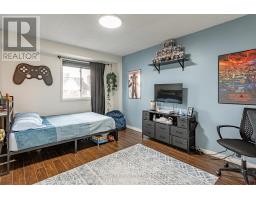 21 - 1096 JALNA BOULEVARD - 18