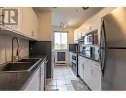 21 - 1096 JALNA BOULEVARD - 9