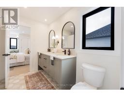 71 BASIL CRESCENT - 40