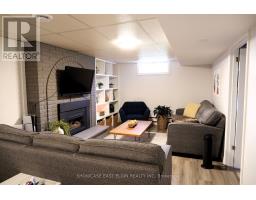 27 ANNE STREET E - 15