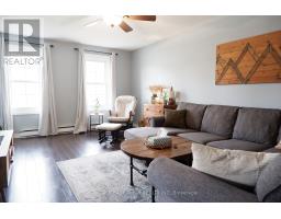 27 ANNE STREET E - 3