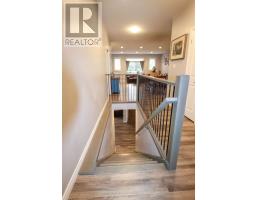 35 WILLIS AVENUE - 24