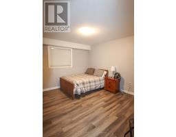 35 WILLIS AVENUE - 29