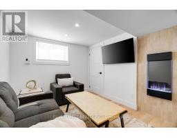 3 UPCOTT CRESCENT - 32