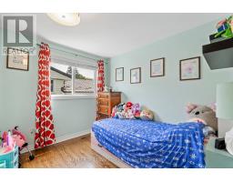 102 WELLESLEY CRESCENT - 23