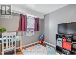 102 WELLESLEY CRESCENT - 32