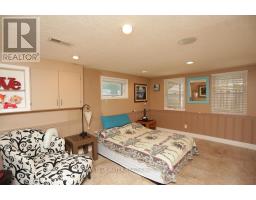 46 HILL STREET - 26