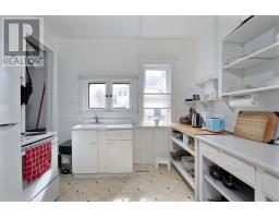383 QUEEN STREET E - 9