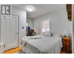 32 BRUCE STREET - 12