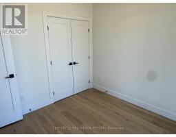 26 - 430 HEAD STREET N - 16