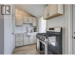 821 QUEENS AVENUE - 21
